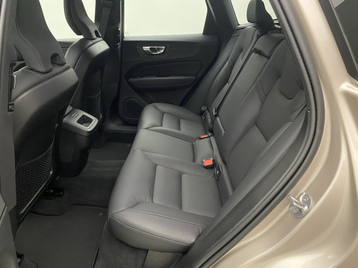 Volvo XC60 B4 AWD PLUS DARK AUT CZ