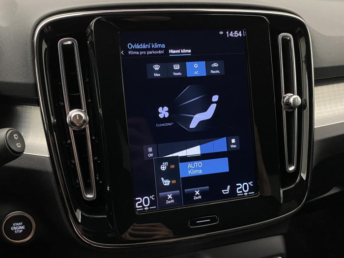 Volvo XC40 B4 AWD MOMENTUM AUT REZERVACE 2.0 Momentum