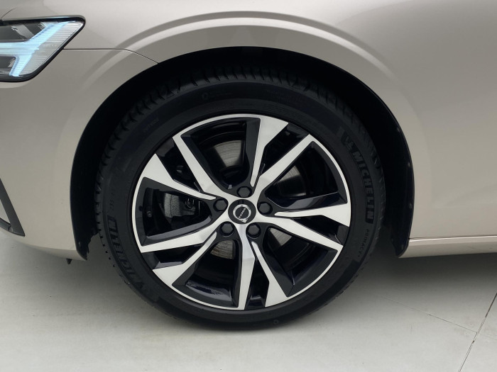 Volvo V60 B4 DARK PLUS AUT CZ