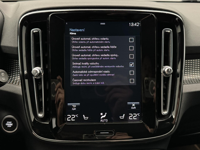 Volvo XC40 T3 R-DESIGN AUT CZ REZERVACE