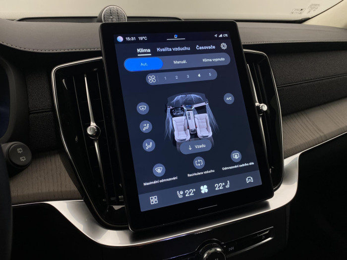 Volvo XC90 T8 AWD RECHARGE DARK REZERVACE