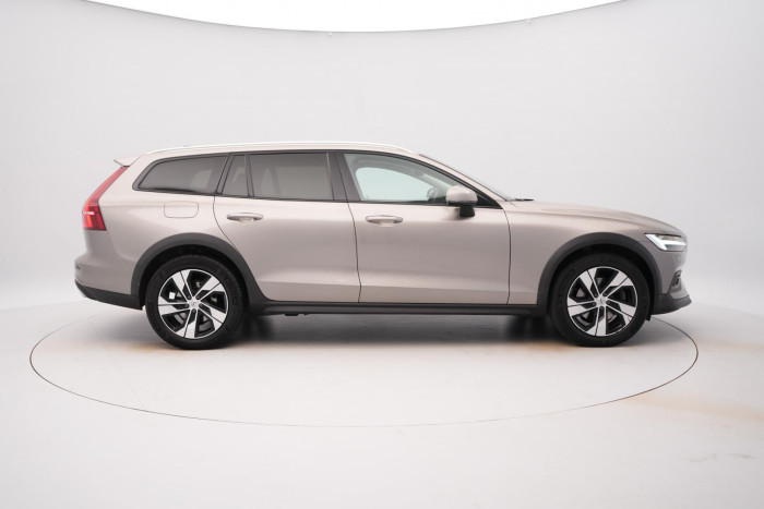 Volvo V60 CC B4 AWD PRO AUT REZERVACE 2.0 CC CC