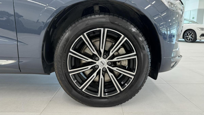 Volvo XC60 B4 AWD INSCRIPTION REZERVACE