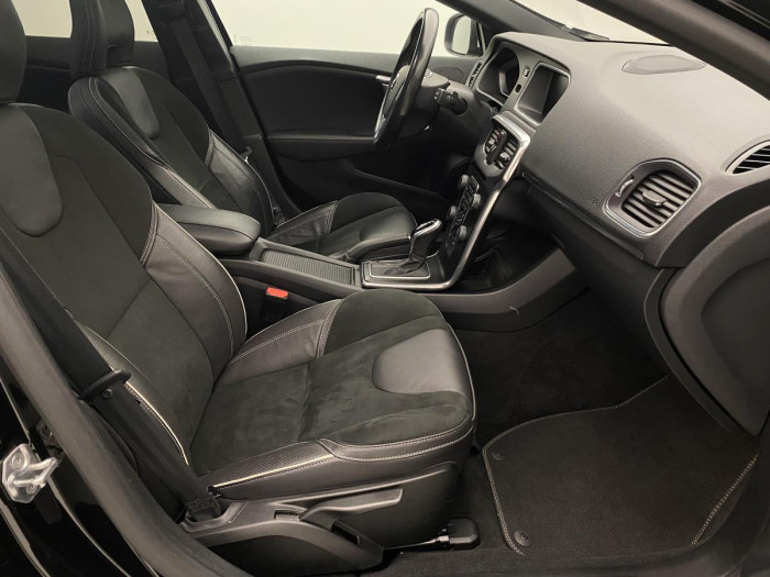 Volvo V40 T3 R-DESIGN AUT 1.maj.