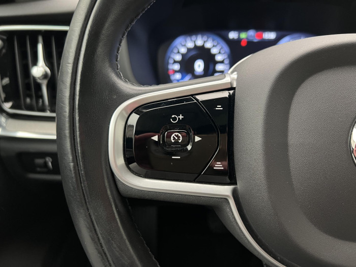 Volvo V60 CC B4 PRO AUT 1.maj. REZERVACE 2.0 CC CC