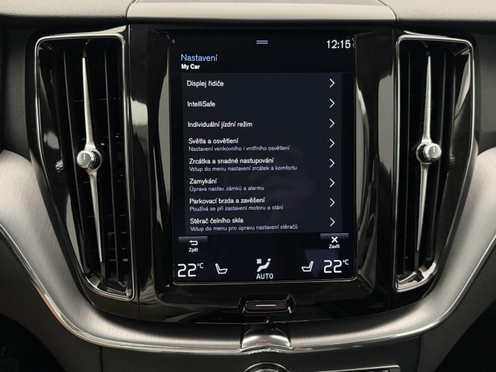 Volvo XC60 B4 AWD MOMENTUM PRO CZ 1.maj 2.0 Momentum