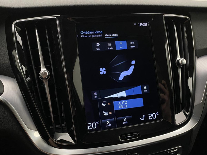 Volvo V60 B4 MOMENTUM AUT REZERVACE 2.0 Momentum