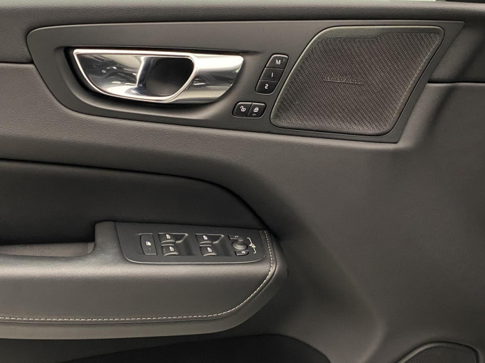 Volvo XC60 B5 AWD R-DESIGN AUT