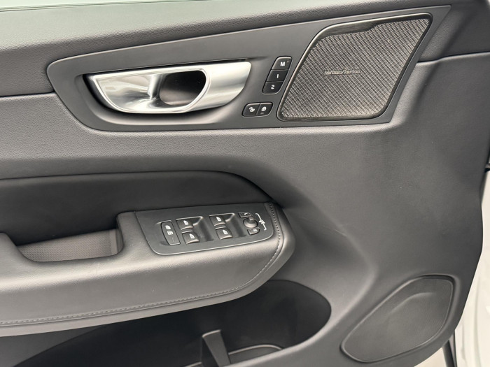 Volvo XC60 B4 AWD DARK PLUS AUT