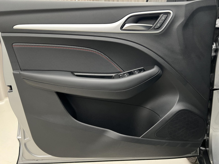 MG ZS EMOTION PLUS 1.5DVVT CZ 1.maj.