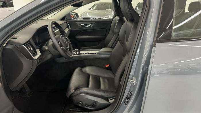 Volvo V60 CROSS COUNTRY B4 REZERVACE