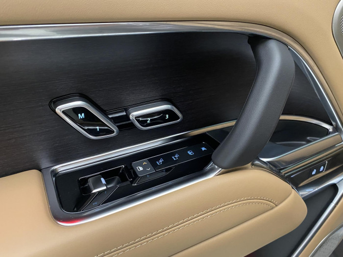 Land Rover Range Rover P550e AUTOBIOGRAPHY SWB