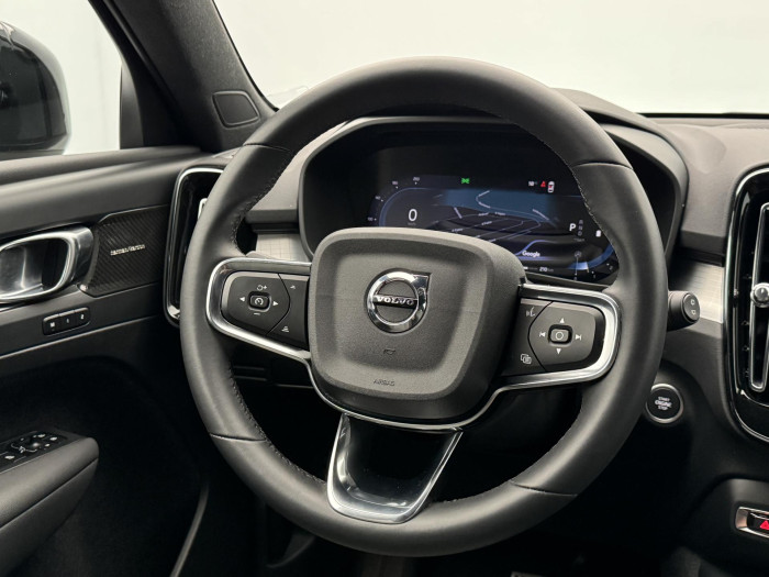 Volvo XC40 B3 PLUS DARK AUT REZERVACE