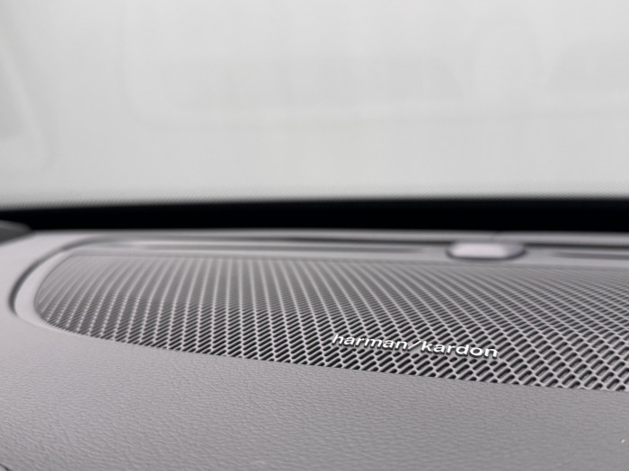 Volvo XC90 B5 AWD R-DESIGN REZERVACE