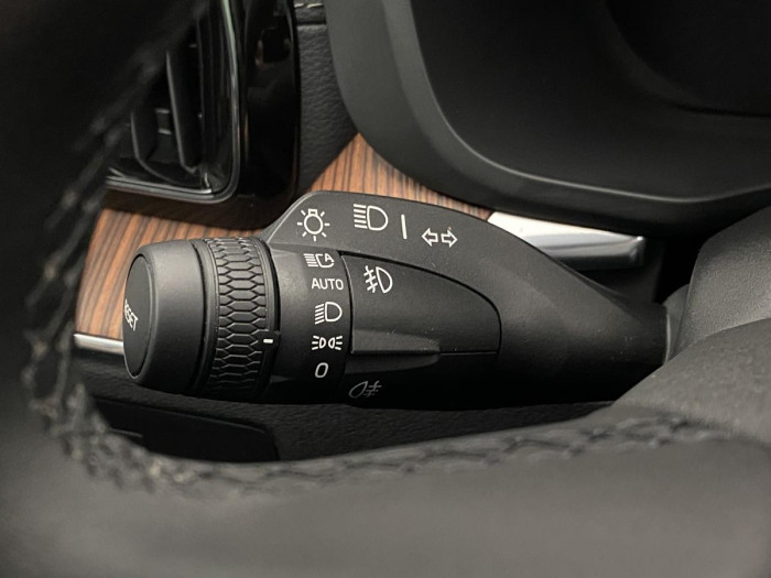 Volvo XC60 B5 AWD ULTIMATE REZERVACE