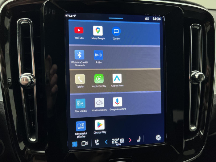 Volvo XC40 B3 PLUS DARK AUT CZ 1.maj.