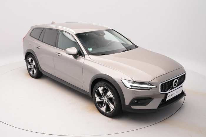 Volvo V60 CC B4 AWD PRO AUT REZERVACE 2.0 CC CC