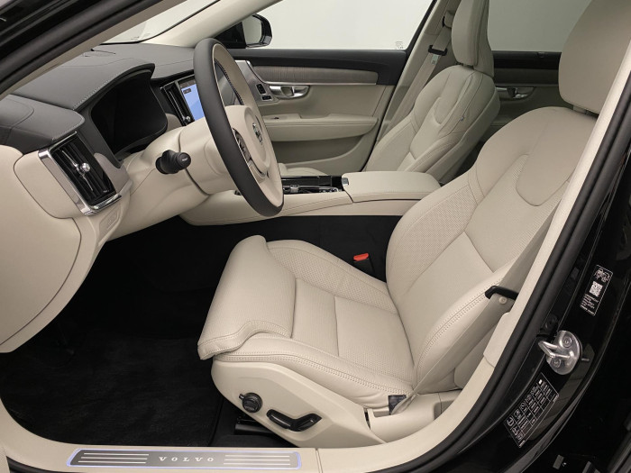 Volvo V90 T8 AWD Plug-in DARK ULTRA