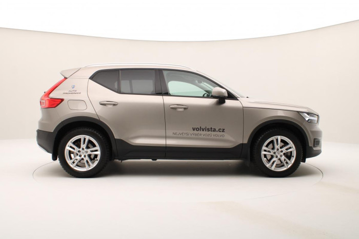 Volvo XC40 B4 AWD MOMENTUM AUT REZERVACE 2.0 Momentum