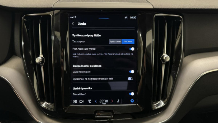 Volvo XC60 B4 AWD MOMENTUM AUT REZERVACE 2.0 Momentum