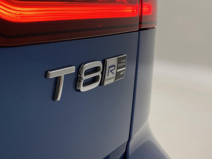 Volvo V60 T8 AWD R-DESIGN AUT REZERVACE