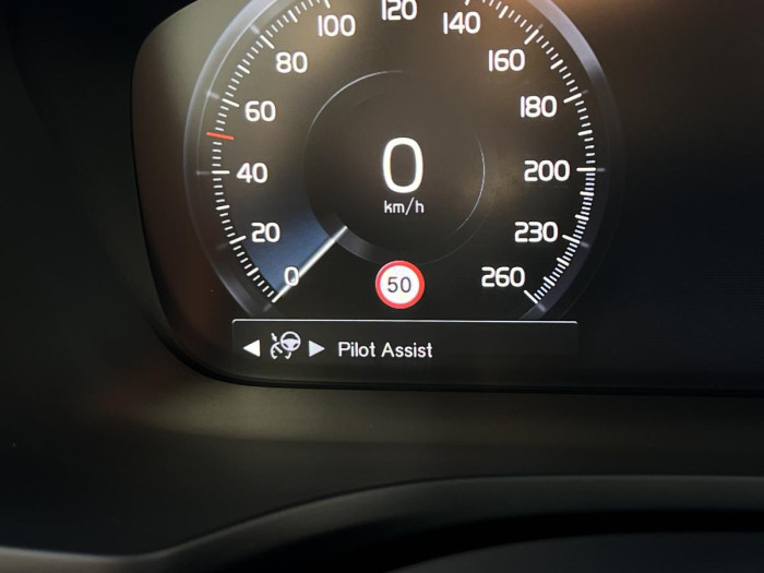 Volvo V60 CROSS COUNTRY B4 AWD REZERVACE