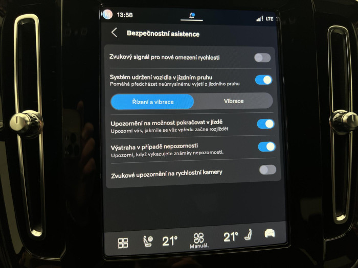 Volvo XC40 B3 DARK PLUS AUT