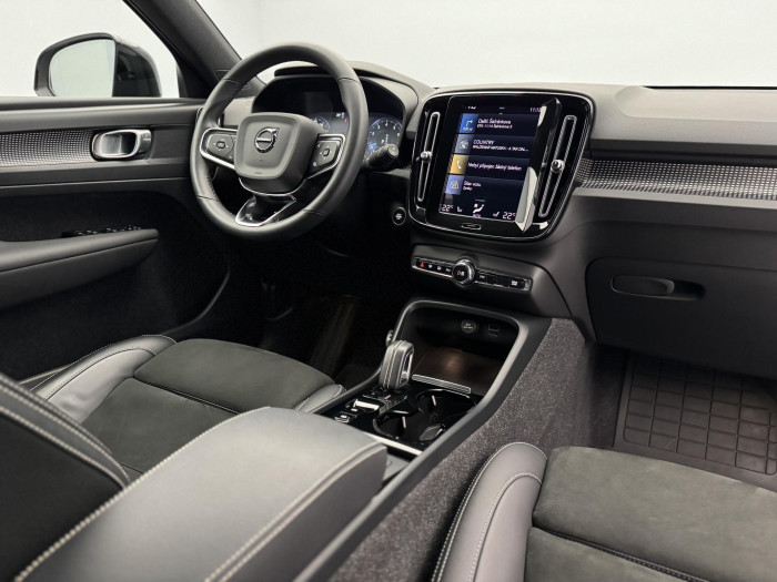 Volvo XC40 B4 AWD R-DESIGN AUT 1.maj CZ
