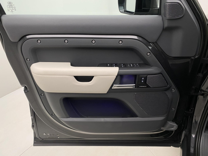 Land Rover Defender 110 D300 X-DYNAMIC HSE AWD 7m 3.0 d Dynamic