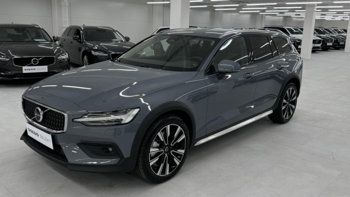 Volvo V60 CROSS COUNTRY REZERVACE