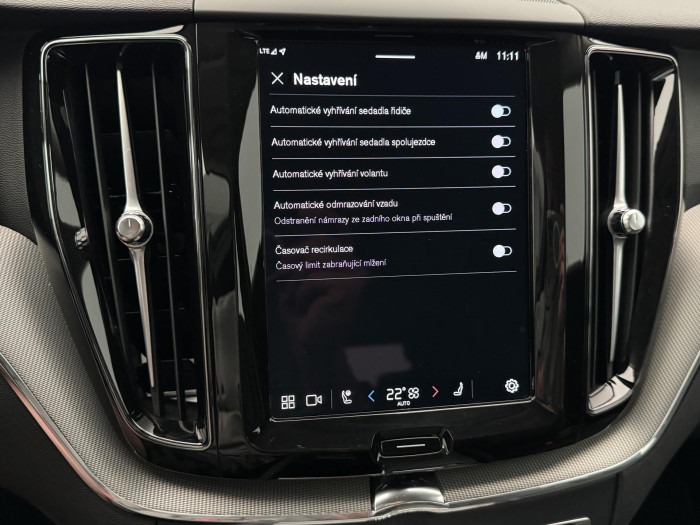 Volvo XC60 B4 AWD PLUS DARK CZ 1.maj