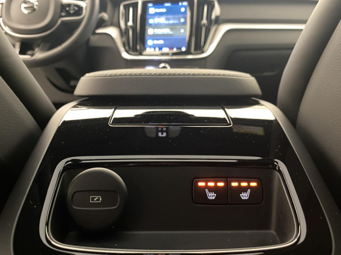 Volvo S60 T6 AWD PLUS DARK REZERVACE