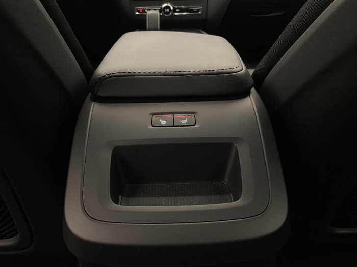 Volvo XC60 B4 MOMENTUM AUT CZ REZERVACE 2.0 Momentum