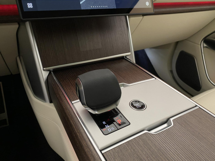 Land Rover Range Rover P550e AUTOBIOGRAPHY SWB