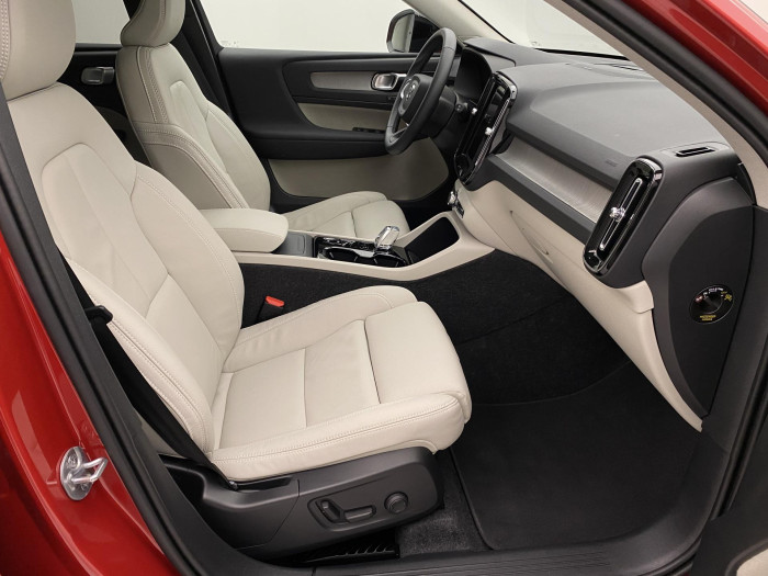 Volvo XC40 B4 DARK PLUS AUT CZ