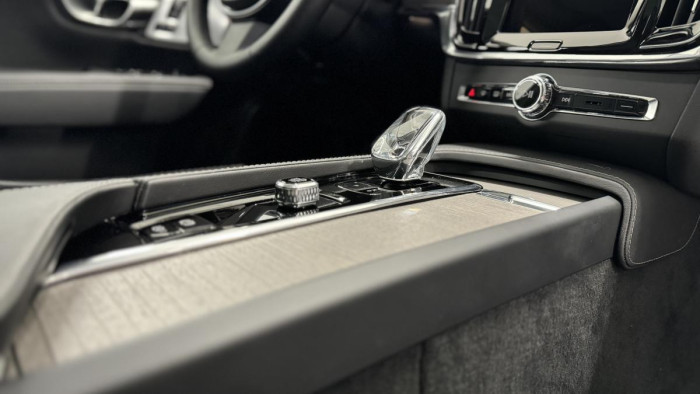 Volvo V90 CROSS COUNTRY B5 REZERVACE