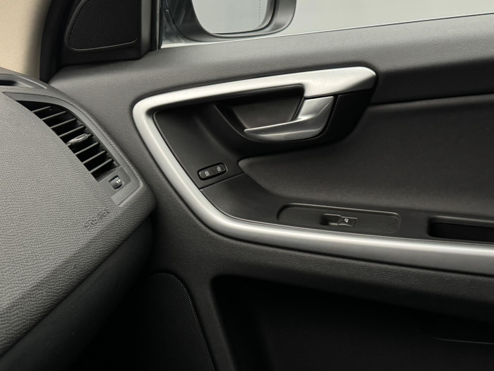 Volvo XC60 D5 AWD MOMENTUM AUT CZ 2.4 d Momentum