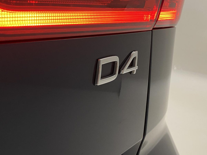 Volvo XC60 D4 MOMENTUM PRO AUT REZERVACE 2.0 d Momentum