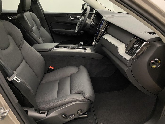 Volvo XC60 B4 AWD PLUS DARK AUT CZ