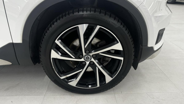 Volvo XC40 T4 AWD R-DESIGN REZERVACE