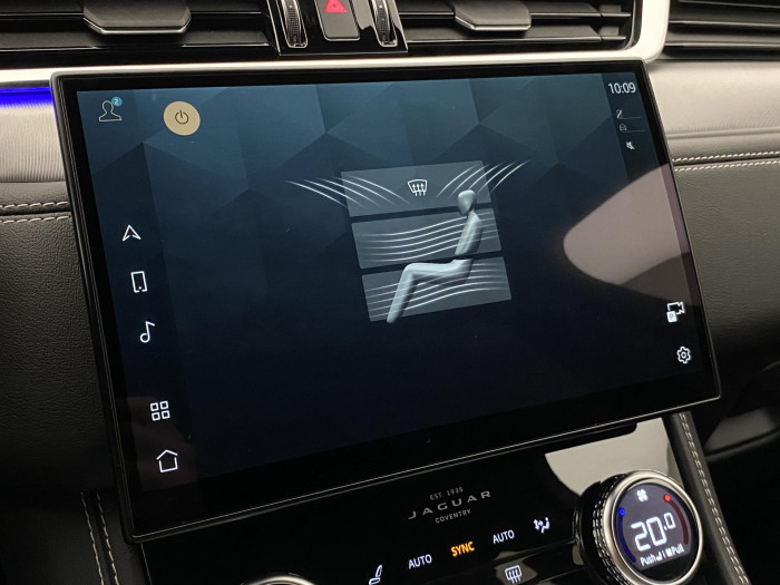 Jaguar F-Pace D200 AWD R-DYNAMIC  REZERVACE 2.0 d Dynamic