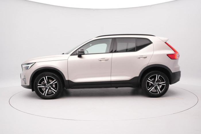 Volvo XC40 B3 DARK PLUS AUT REZERVACE