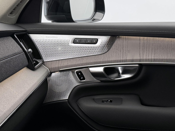 Volvo XC90 T8 AWD RECHARGE DARK ULTRA 7m