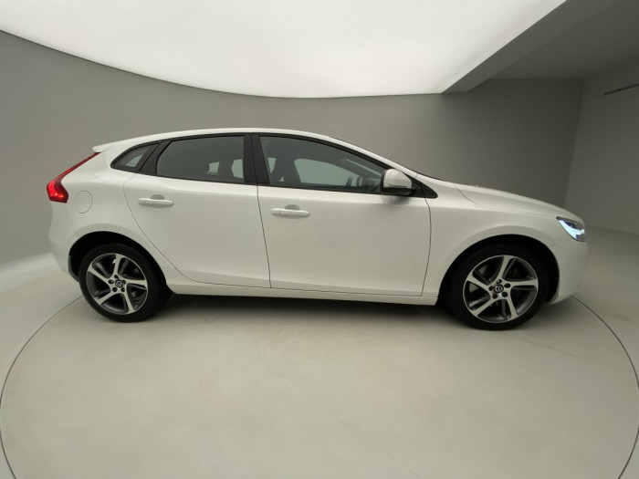 Volvo V40 D2 MOMENTUM AUT REZERVACE 2.0 d Momentum