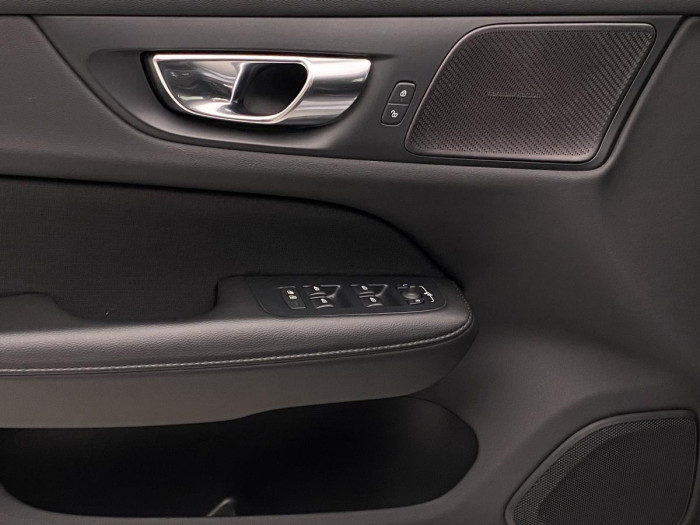 Volvo V60 B4 MOMENTUM AUT REZERVACE 2.0 Momentum