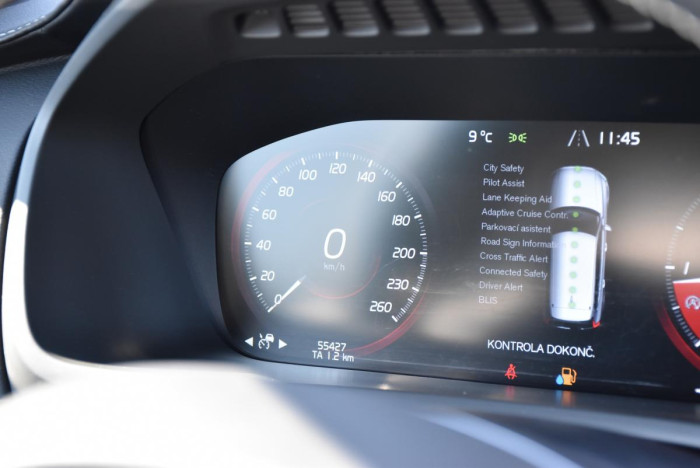 Volvo XC90 B5 AWD R-Design AUT REZERVACE