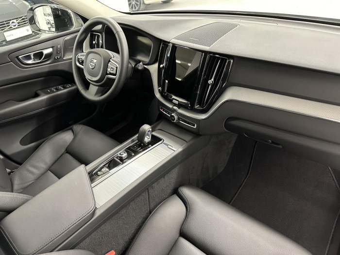Volvo XC60 B4 AWD PLUS DARK REZERVACE 2.0 Plus