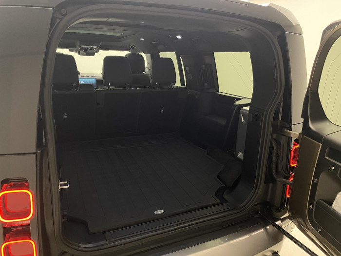 Land Rover Defender 130 D300 SE AWD AUT CZ 3.0 d SE