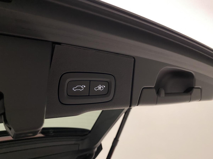 Volvo XC60 B4 AWD R-DESIGN AUT CZ