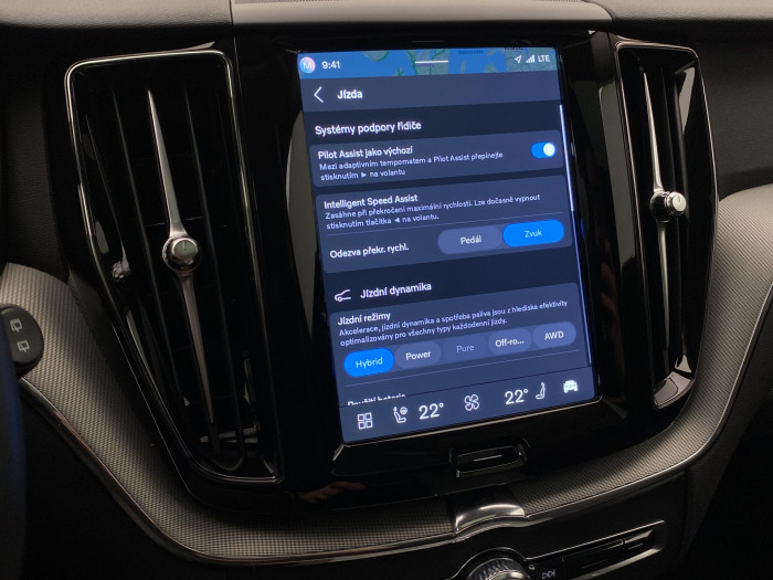 Volvo XC60 T6 AWD PLUG-IN DARK PLUS CZ